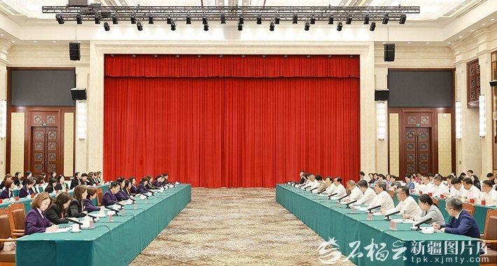 陈小江艾尔肯·吐尼亚孜会见全国妇联系统港澳执委和特邀代表考察团