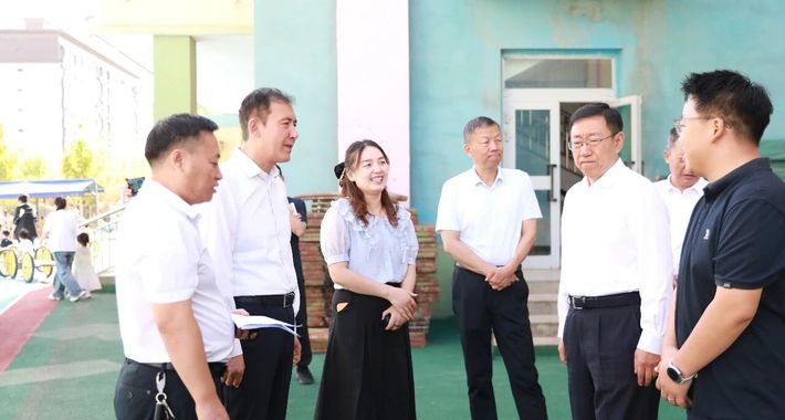 蒋欣买买提艾力·吐尔洪看望慰问教师并召开调研座谈会