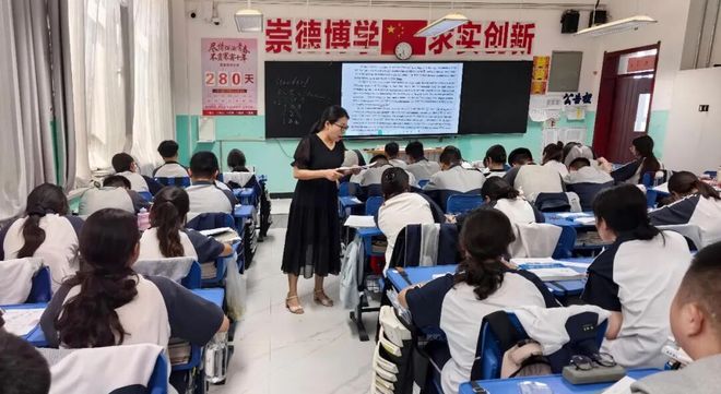 三尺讲台守初心,她用微光点亮昆玉学子求学路