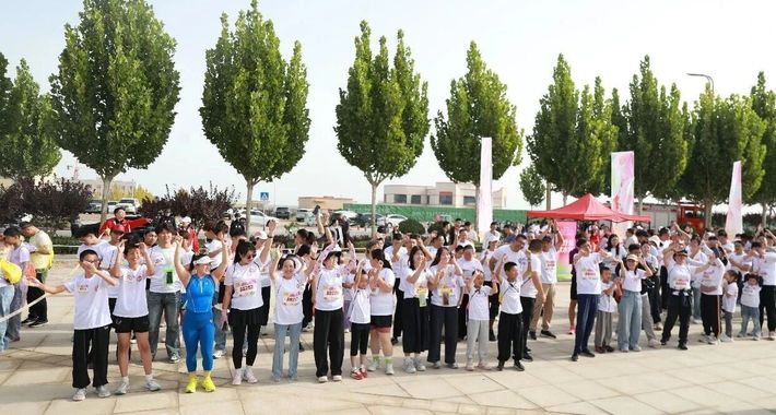 昆玉全民健身泡泡跑太治愈！3.8公里不竞速，边跑边玩边打卡