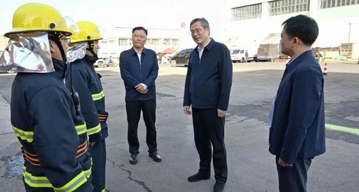 何忠友调研检查市场供应和安全生产工作