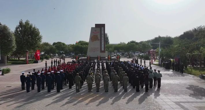 第十四师昆玉市举行烈士纪念日敬献花篮仪式