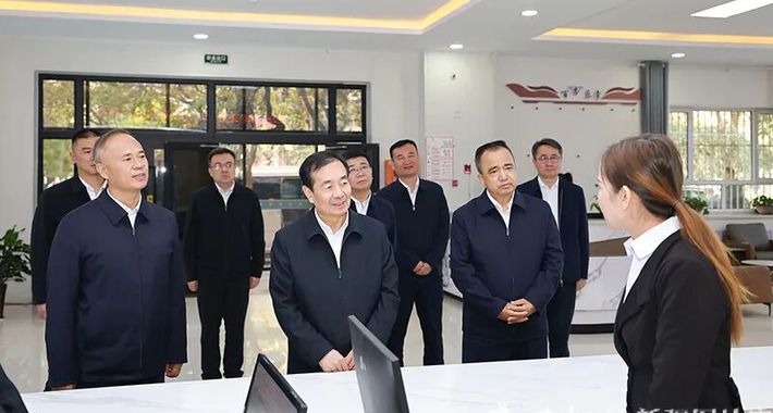 陈小江艾尔肯·吐尼亚孜深入库车市慰问调研