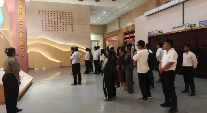 传承红色屯垦精神 同心共庆国庆佳节——六连、依斯勒克博孜亚村连村共建共治主题 党日研学活动
